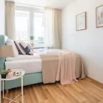 Aesthetic Located In Centre With Balcony By Renters Apartment *