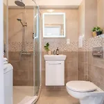 Aesthetic Located In Centre With Balcony By Renters Apartment