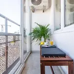 Aesthetic Located In Centre With Balcony By Renters Apartment