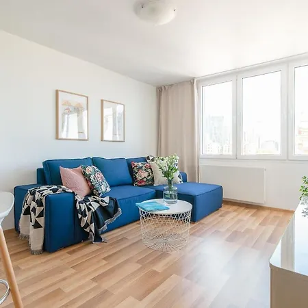 Navy Aesthetic With Balcony By Renters Apartment *