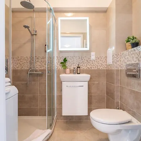 Aesthetic Apartment Located In Centre With Balcony By Noclegi Renters דירה