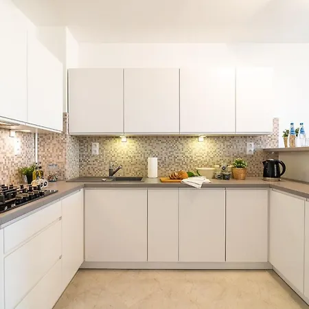 Aesthetic Apartment Located In Centre With Balcony By Noclegi Renters *