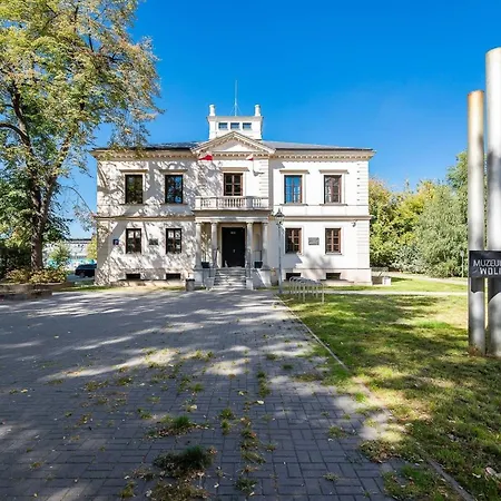 Aesthetic Located In Centre With Balcony By Renters