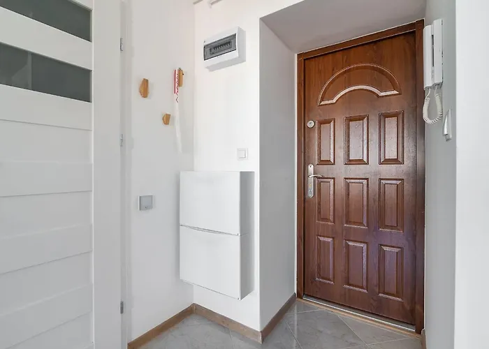 Aesthetic Located In Centre With Balcony By Renters Lejlighed Warszawa