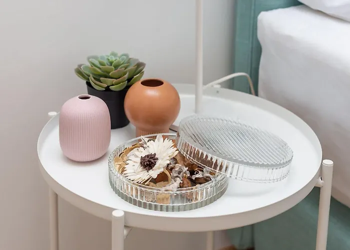 Aesthetic Located In Centre With Balcony By Renters