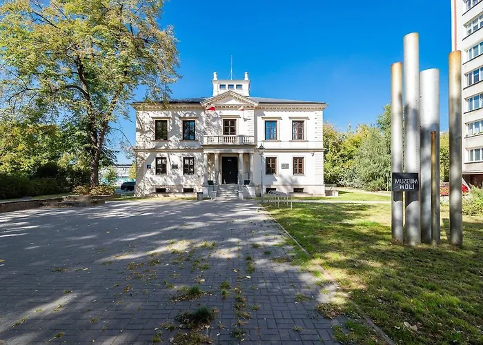 Aesthetic Located In Centre With Balcony By Renters