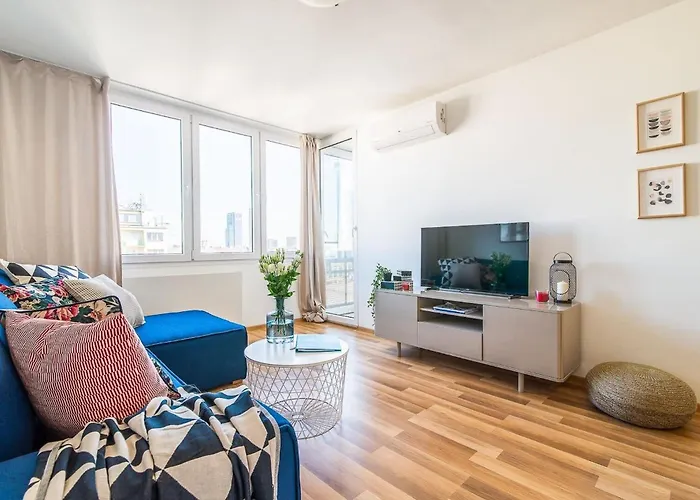 Aesthetic Located In Centre With Balcony By Renters Lejlighed Warszawa