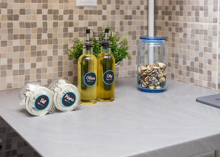 Aesthetic Located In Centre With Balcony By Renters *