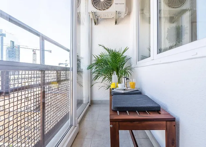 Aesthetic Located In Centre With Balcony By Renters Lejlighed