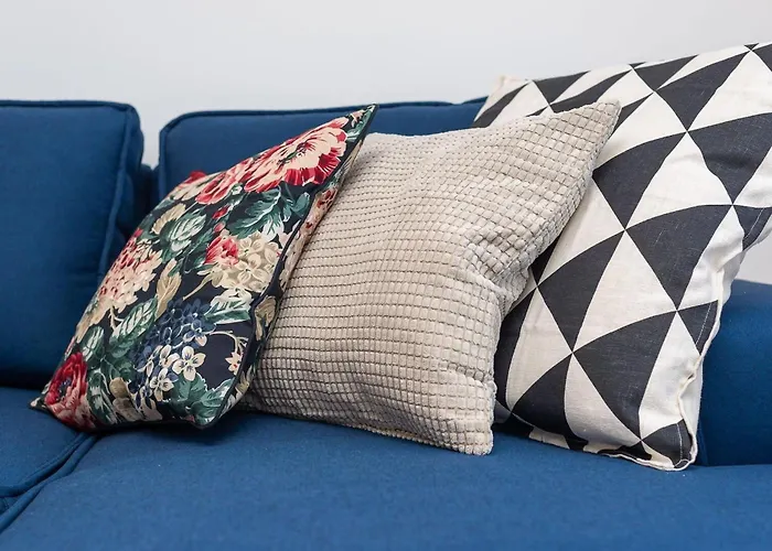 Aesthetic Located In Centre With Balcony By Renters